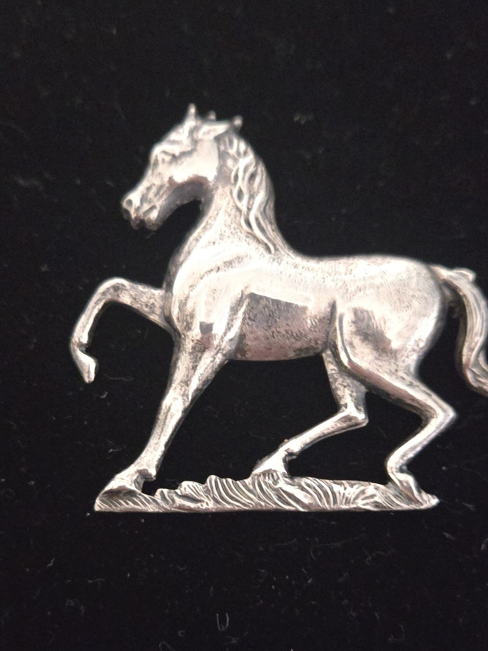 Sterling Silver Horse Pin Brooch - Sculpted Equestrian Accent 5g